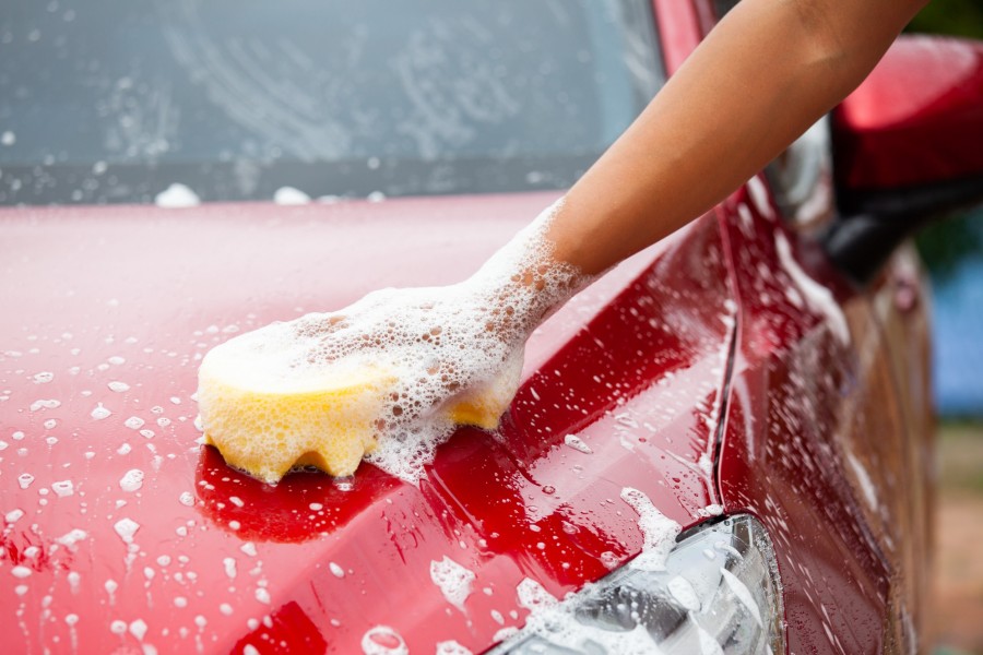 Quels sont les produits phares pour un nettoyage de voiture à domicile ?